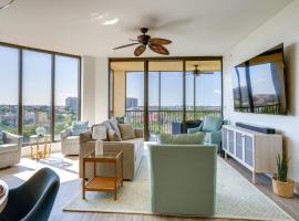 Condo with Views and Resort Amenities in Cape Harbour!, hôtel à Cape Coral
