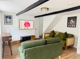 Old Castle Cottage Retreat