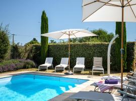 Calme et confort en Charente , Gîte Les Vignes avec piscine, hotel in Saint-Médard