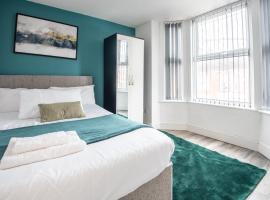 Hiltop 2Bed Apartment, Near City Centre, Sleeps 4 with Parking, hotel in Coventry