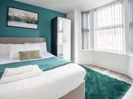 Hiltop 2Bed Apartment, Near City Centre, Sleeps 4 with Parking