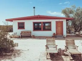 Private, peaceful cabin in North Joshua Tree