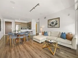 Santa Monica Seaside Haven! Ocean Views, Beach Steps Away and Creative Vibes