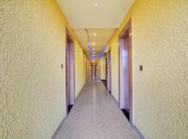 Super Collection O Kushal Nagar Near KSRTC Bus Stand, hotel com estacionamento em Madikeri