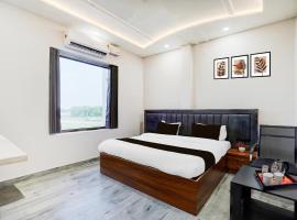Super Hotel O Hanuman Gadi Formerly Alankar Lawn, hotel cerca de Aeropuerto Internacional Lal Bahadur Shastri - VNS, Varanasi