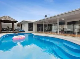 6 Cypress Avenue - Rainbow Beach. Pool. Pets. Aircon.Wifi