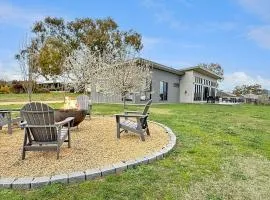 The Iron Pear - Pet Friendly with Country Views