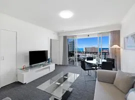 Stunning Ocean View 2BR Apt with Balcony & Pool!