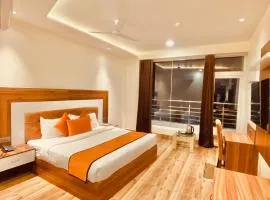 Hotel White Regency -300 MTR from Golden Temple