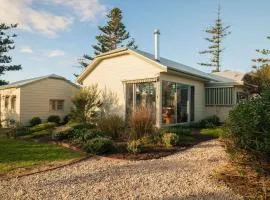 Chiton Cottage by the Sea - Fire - Pets - Bikes