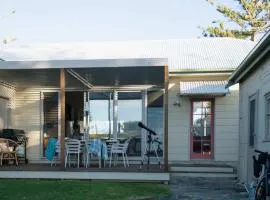 Chiton Cottage by the Sea - Restaurants, Bikes, Pets