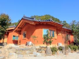 Damyang Natural Nadri Pension, hotel in Chungp'yŏng-ni