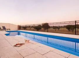 Ceol Na Mara - Luxury Pool Escape with Golf Views