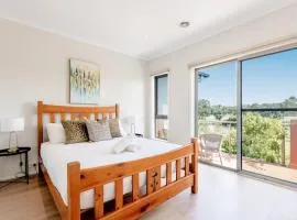3 bedroom Townhouse next to River East Melbourne