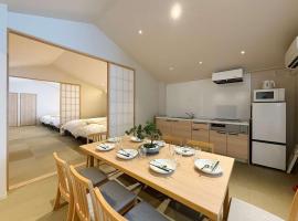 b hotel Miyajima Omotesando - Sacred Island Stay 32, alojamiento con cocina en Miyajima