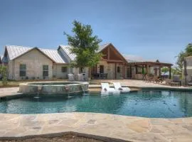 Luxury Homes! With a Pool-Jacuzzi-Outdoor Kitchen!