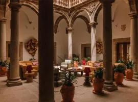 Palacio De Godoy Caceres, Curio Collection By Hilton