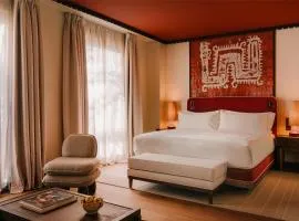 Palacio De Godoy Caceres, Curio Collection By Hilton