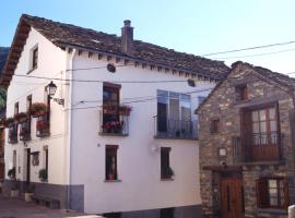 Casa Rural López Ordesa, casa rústica em Frajén