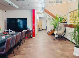 ゲストハウスシナノスイー Guest House Shinano Swee, hôtel à Omachi