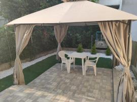 Ground floor Apartment with Garden, hotel in Polykhrono