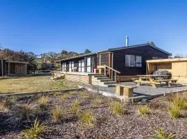Railside Chalet - Raurimu Holiday Home