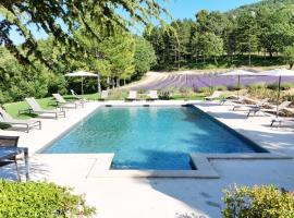 Bastide de l'Esclat - Piscine - Champs de Lavandes, hotel v destinaci Apt