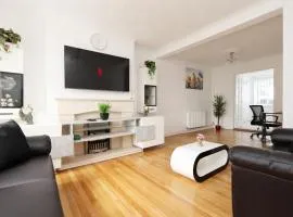 King Beds - Dining Space - Ev Charger - Coffee - Contractor & Families