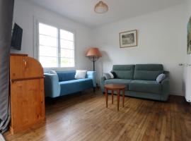 Maison cosy avec jardin proche plage et for&ecirc;t โรงแรมราคาถูกในGrand-Village-Plage