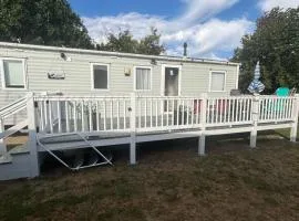 Singh&Leite Family caravan for 10 people with 2toilets and lovely Decking