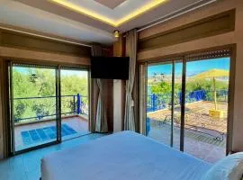 Luxuary Guesthouse Marrakech lakeside pool activities