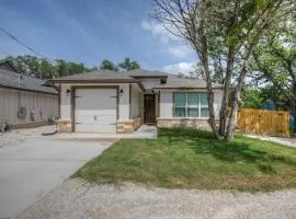 Pristine 3-bedroom Home Near Canyon Lake!