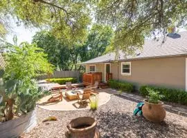 Downtown Bliss: Hot Tub