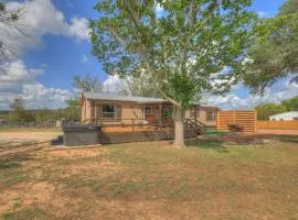 Sage: Peaceful Hill Country Retreat with Hot-Tub!