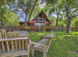 Gettin' Guada loopy with Hot Tub & Riverfront, hotel in Schumannsville