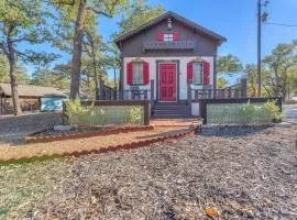 The Vines Retreat, Hot-Tubs, Game Room, 10-Mins to Downtown!