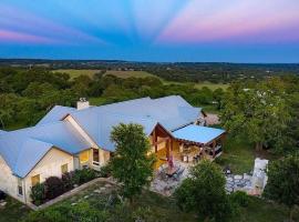 Luxury Ranch w/Pool-Hot tub-Near Fred!, hotel di Hilltop