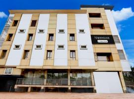 Super Townhouse Durg Near Railway Station, hotel i Bhilai