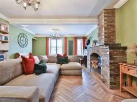 The Family Nest – Swansea 4 Bedroom Retreat