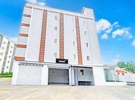 Super Townhouse Oak Kompally, ξενοδοχείο στο Χιντεραμπάντ
