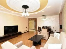 Luxury Premium Large 3Bedroom & 2Bathroom in City Center, Top Location Near Seasons Park