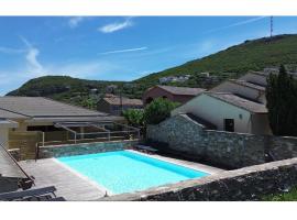 Soleil, Piscine, Parking et Bienvenue &agrave; Sisco，Sisco的附設泳池的飯店