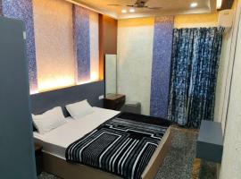 The Shastri Hotel & Residency, hotel em Kelān Devī