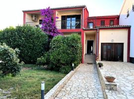 Domus Maria with swimming pool and Free parking, hotel v destinaci Banjole