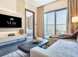 STAY BY LATINEM Luxury 1BR Plus Study Holiday Home CB 1013 Near Burj Khalifa