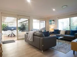Dunsborough Bay Retreat - Steps from Beach and Dining