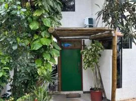 Quarto com banho privado e lavanderia