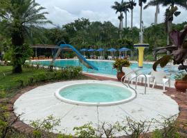 Hotel Hacienda El Diamante، فندق في فليتا