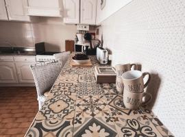 Philip's Beach House, hotel a Ferrel
