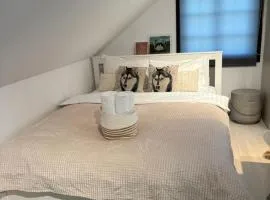 Chalet Husky-Private, Cozy, Firelit Moments